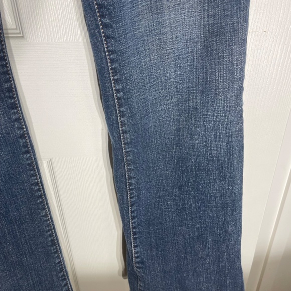 Levi’s 515 12m Stretch Bootcut Distressed Dark Wash Midrise 32x30 woman’s jeans - Picture 3 of 13